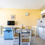 Daire Les Marines De Gassin-6 By Interhome